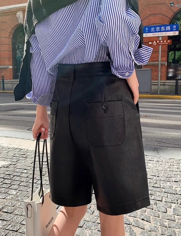 Black Faux Leather Mid-Length Shorts | Soobin - TXT 13 Black Faux Leather Mid-Length Shorts | Soobin - TXT - Image 11