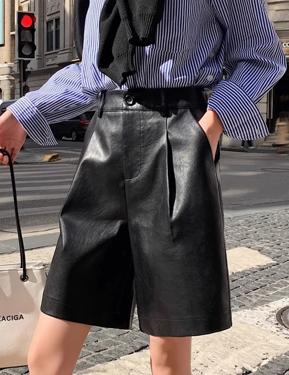 Black Faux Leather Mid-Length Shorts | Soobin - TXT 3 Black Faux Leather Mid-Length Shorts | Soobin - TXT