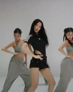 Black Cargo Style Denim Mini Skorts | Jennie - BlackPink -Amped Apparel Black Cargo Style Denim Mini Skorts Jennie BlackPink 2 600x750 1