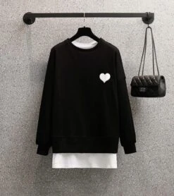 Black Heart Crossed-Back Sweatshirt | Yuqi - (G)I-DLE 22 Black Heart Crossed-Back Sweatshirt | Yuqi - (G)I-DLE -Amped Apparel Black Heart Crossed Back Sweatshirt Yuqi GI DLE 10 600x676 1