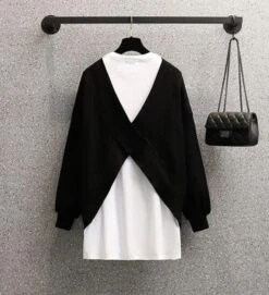 Black Heart Crossed-Back Sweatshirt | Yuqi - (G)I-DLE 24 Black Heart Crossed-Back Sweatshirt | Yuqi - (G)I-DLE -Amped Apparel Black Heart Crossed Back Sweatshirt Yuqi GI DLE 12 600x659 1