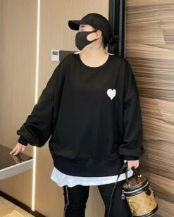 Black Heart Crossed-Back Sweatshirt | Yuqi - (G)I-DLE