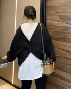 Black Heart Crossed-Back Sweatshirt | Yuqi - (G)I-DLE 18 Black Heart Crossed-Back Sweatshirt | Yuqi - (G)I-DLE -Amped Apparel Black Heart Crossed Back Sweatshirt Yuqi GI DLE 6 600x749 1