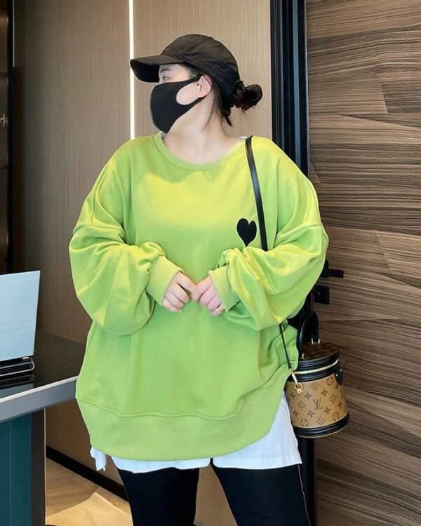 Black Heart Crossed-Back Sweatshirt | Yuqi - (G)I-DLE 10 Black Heart Crossed-Back Sweatshirt | Yuqi - (G)I-DLE - Image 8
