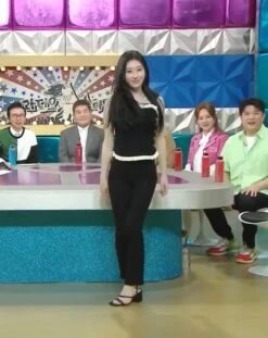 Black Ruffle Edge Buttoned Top | Chaeryeong - ITZY -Amped Apparel Black Lace Buttoned Top Chaeryeong ITZY Idol 2