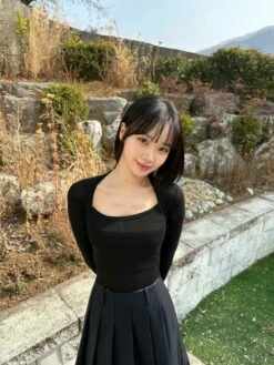 Black Long Sleeves Square Collar Top | Chaewon - Le Sserafim -Amped Apparel Black Long Sleeves Square Collar Top Chaewon Le Sserafim inspi 2 scaled 600x800 1