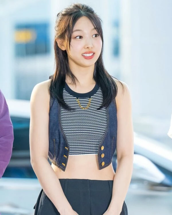 Black Stripes Knitted Top | Nayeon - Twice 7 Black Stripes Knitted Top | Nayeon - Twice - Image 5