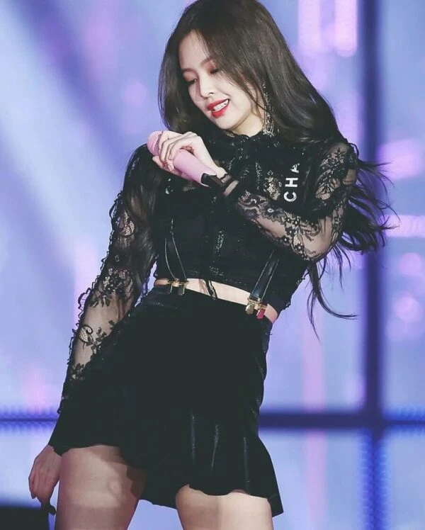 Black Top With Lace And Skirt Set | Jennie - Blackpink 6 Black Top With Lace And Skirt Set | Jennie - Blackpink - Image 4