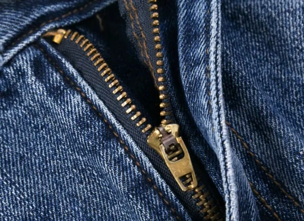 Blue Denim Skort With Zipper Details | Isa - STAYC 5 Blue Denim Skort With Zipper Details | Isa - STAYC - Image 3