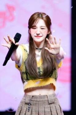 Brown Plaid Pleated Skirt With Double Belt Slots | Wendy - Red Velvet -Amped Apparel Brown Plaid Pleated Skirt With Double Belt Slots Wendy Red Velvet Idol 600x900 1