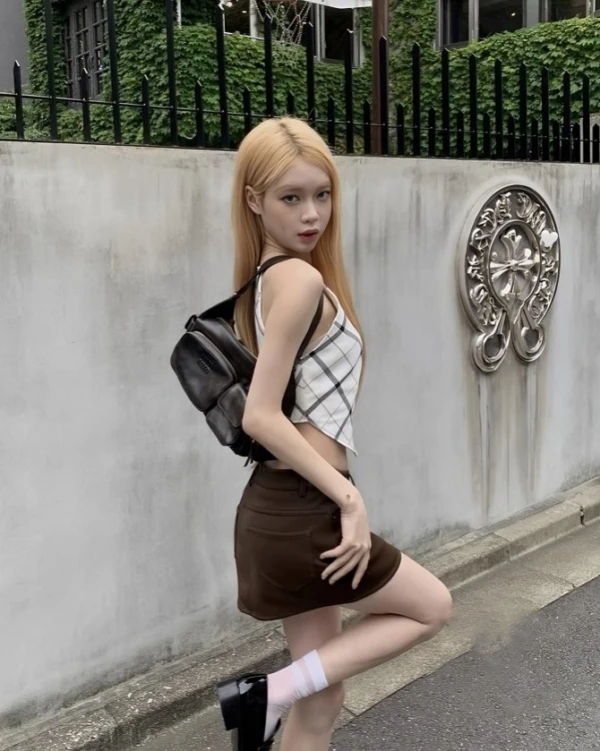 White Plaid Triangle Top | Giselle - Aespa 7 White Plaid Triangle Top | Giselle - Aespa - Image 5