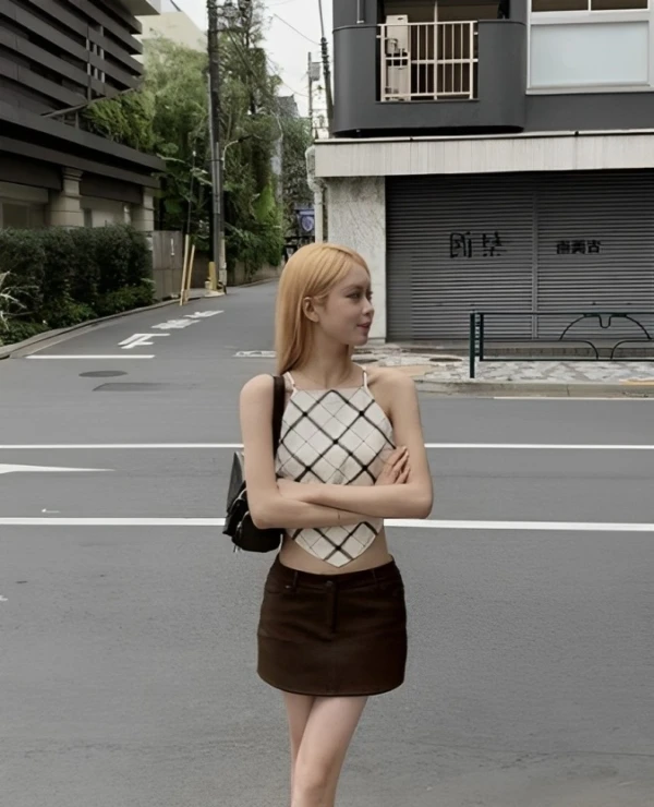 White Plaid Triangle Top | Giselle - Aespa 5 White Plaid Triangle Top | Giselle - Aespa - Image 3