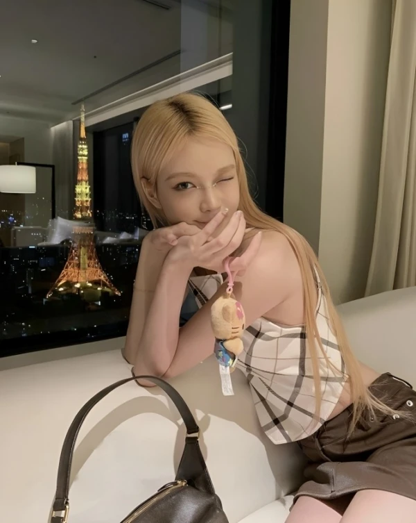 White Plaid Triangle Top | Giselle - Aespa 6 White Plaid Triangle Top | Giselle - Aespa - Image 4