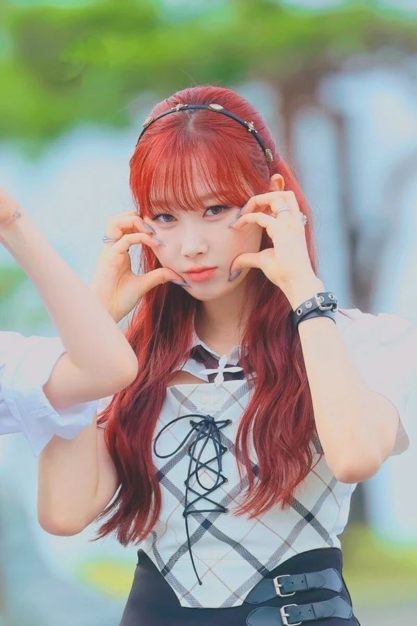 White Plaid Triangle Top | Giselle - Aespa 8 White Plaid Triangle Top | Giselle - Aespa - Image 6