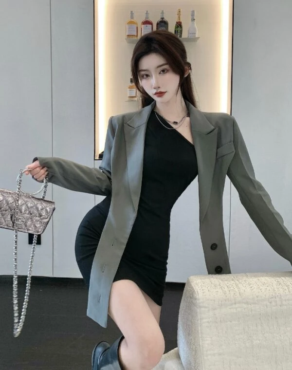 Grey Cropped Suit Blazer Top | Jennie - BlackPink 6 Grey Cropped Suit Blazer Top | Jennie - BlackPink - Image 4