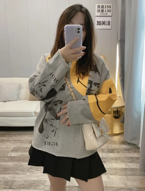 Grey Printed Fleece Sweatshirt | Jun - Seventeen 4 Grey Printed Fleece Sweatshirt | Jun - Seventeen - Image 2