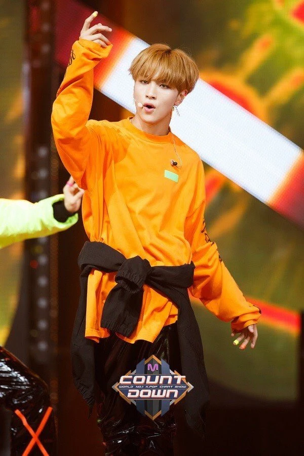 Orange Letter Printed Sweatshirt | Haechan - NCT 10 Orange Letter Printed Sweatshirt | Haechan - NCT - Image 8