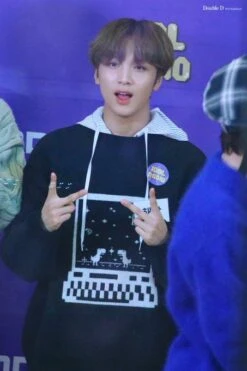 Black Retro Style Sweatshirt | Haechan - NCT -Amped Apparel Haechan Retro Style Sweater Inspiration 1