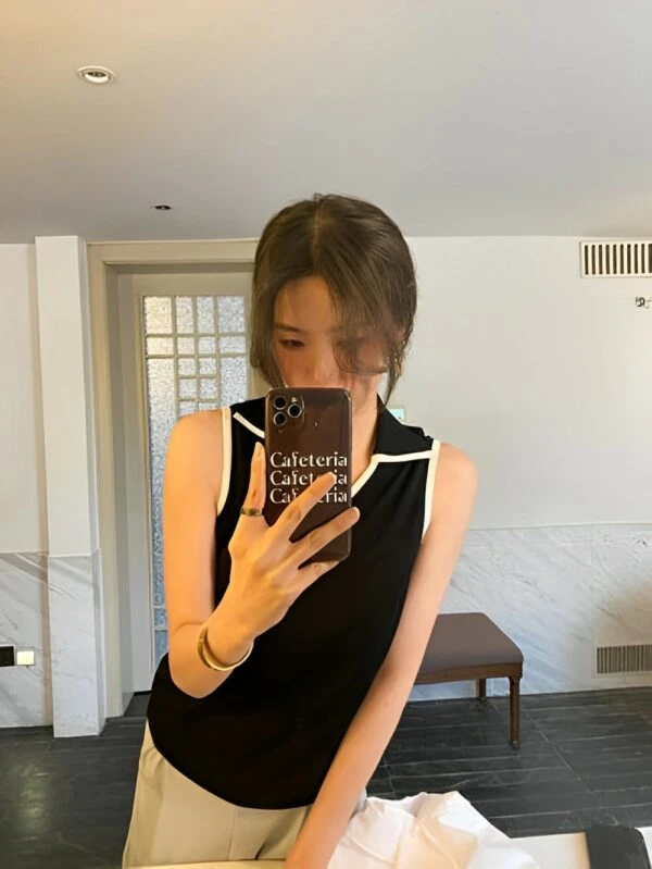 Black Polo Collar Sleeveless Top | Haerin - NewJeans 7 Black Polo Collar Sleeveless Top | Haerin - NewJeans - Image 5