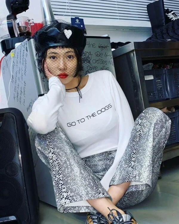 White Go To The Dogs Long Sleeve Crop Top | Hyuna 8 White Go To The Dogs Long Sleeve Crop Top | Hyuna - Image 6