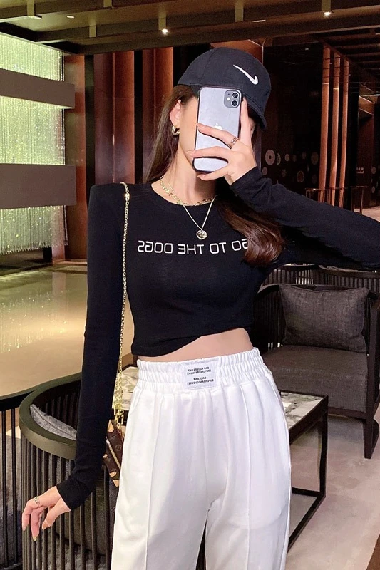 White Go To The Dogs Long Sleeve Crop Top | Hyuna 4 White Go To The Dogs Long Sleeve Crop Top | Hyuna - Image 2