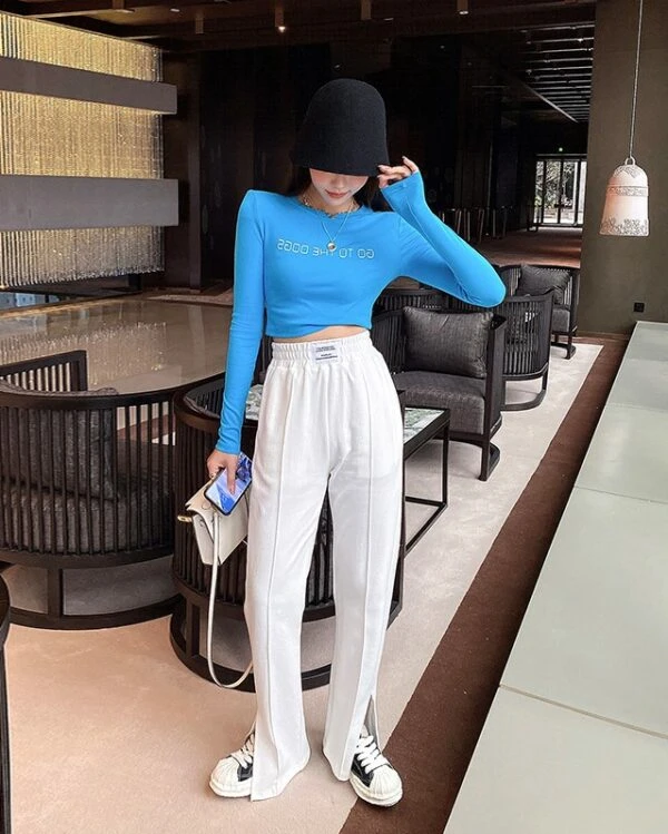 White Go To The Dogs Long Sleeve Crop Top | Hyuna 6 White Go To The Dogs Long Sleeve Crop Top | Hyuna - Image 4