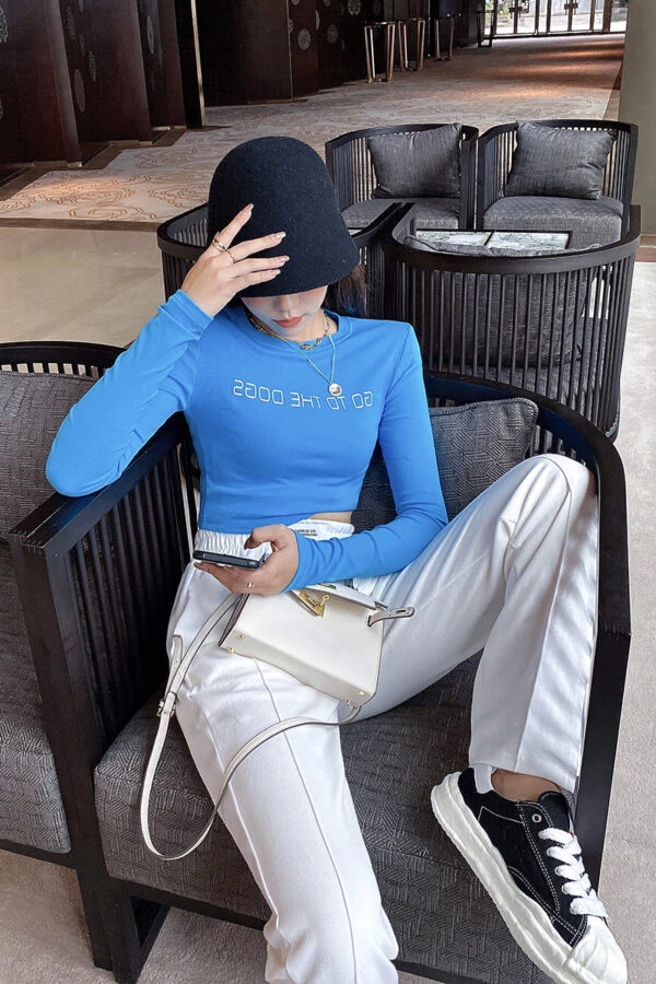 White Go To The Dogs Long Sleeve Crop Top | Hyuna 5 White Go To The Dogs Long Sleeve Crop Top | Hyuna - Image 3