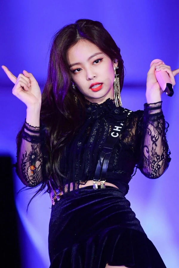 Black Top With Lace And Skirt Set | Jennie - Blackpink 8 Black Top With Lace And Skirt Set | Jennie - Blackpink - Image 6