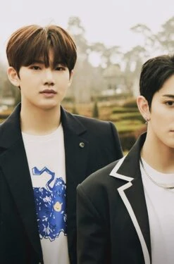 White Flower Print Sweatshirt | Junkyu - Treasure 11 White Flower Print Sweatshirt | Junkyu - Treasure -Amped Apparel Junkyu Treasure White Flower Print Sweatshirt 5