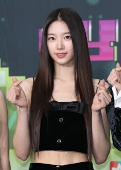 Black Velvet Bow Crop Top | Kazuha - Le Sserafim -Amped Apparel Kazuha Le Sserafim Black Velvet Bow Crop Top 7 600x843 1