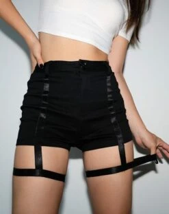 Black Shorts With Thigh Straps | Lisa - BlackPink