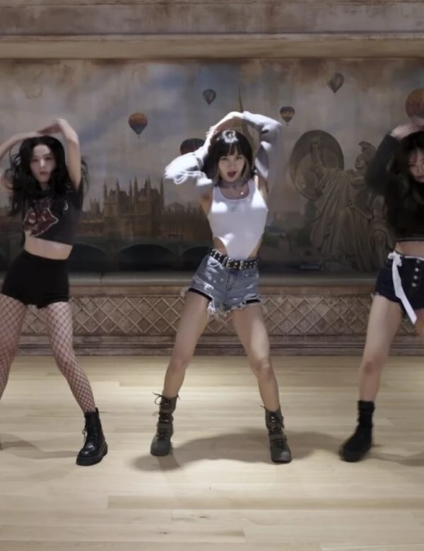 Grey Bolero Sweatshirt And Leotard Top | Lisa - BlackPink 10 Grey Bolero Sweatshirt And Leotard Top | Lisa - BlackPink - Image 8