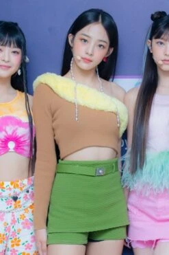 Green Textured Belted Skorts | Minji - NewJeans -Amped Apparel Minji NewJeans Green Textured Belted Skorts 1 600x900 1