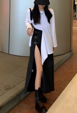 Black Buckled High Slit Skirt | Minnie - (G)I-DLE