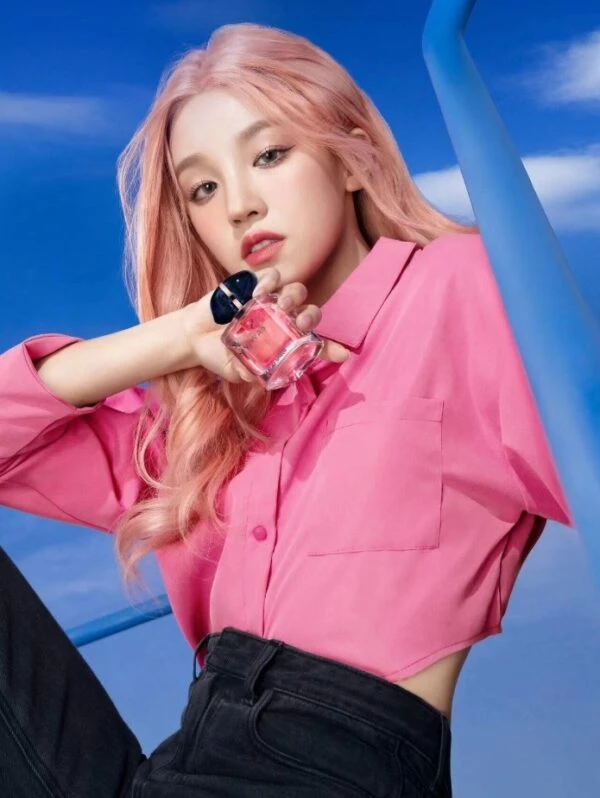 Pink Oversized Cropped Shirt | Yuqi - (G)I-DLE 17 Pink Oversized Cropped Shirt | Yuqi - (G)I-DLE - Image 15