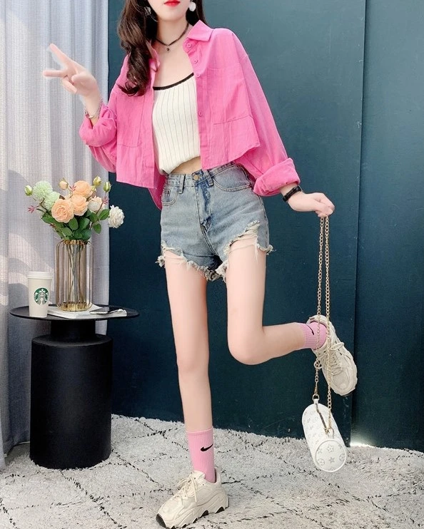 Pink Oversized Cropped Shirt | Yuqi - (G)I-DLE 4 Pink Oversized Cropped Shirt | Yuqi - (G)I-DLE - Image 2