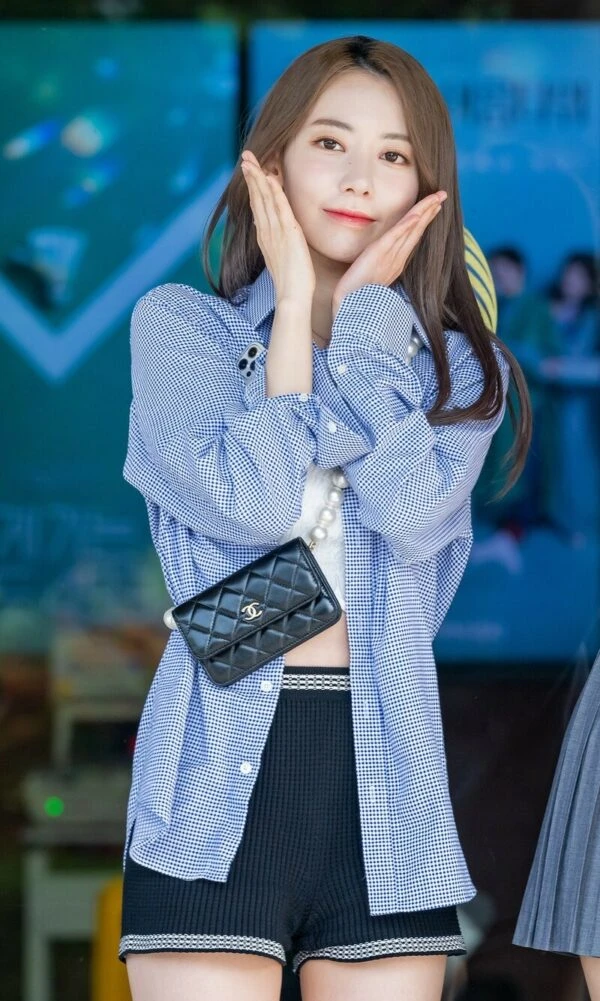 Blue Button Down Long Sleeve Plaid Shirt | Sakura - Le Sserafim 9 Blue Button Down Long Sleeve Plaid Shirt | Sakura - Le Sserafim - Image 7