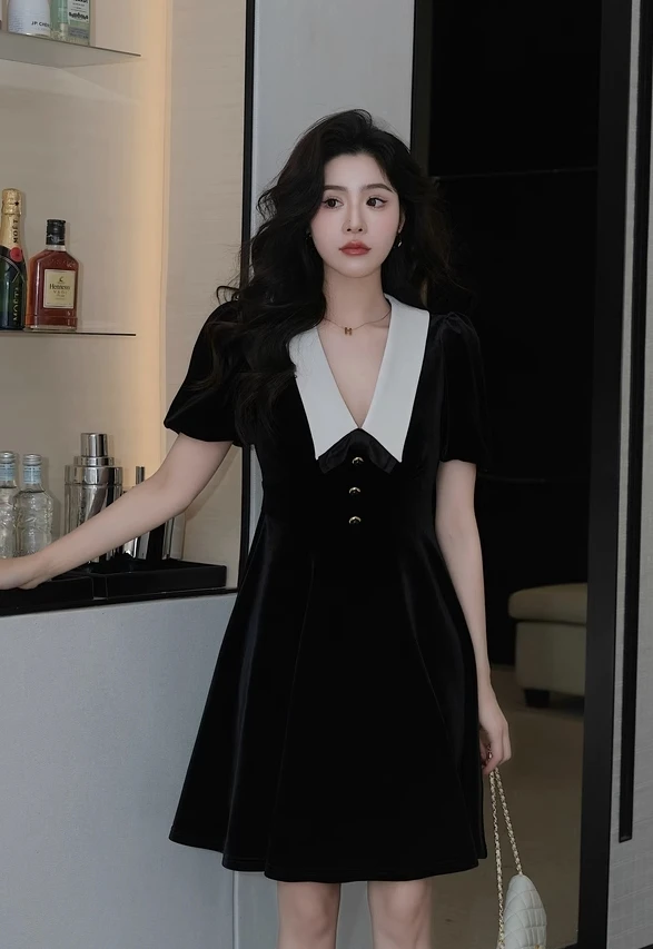 Black Pointed Collar Velvet Dress | Sana - Twice 3 Black Pointed Collar Velvet Dress | Sana - Twice