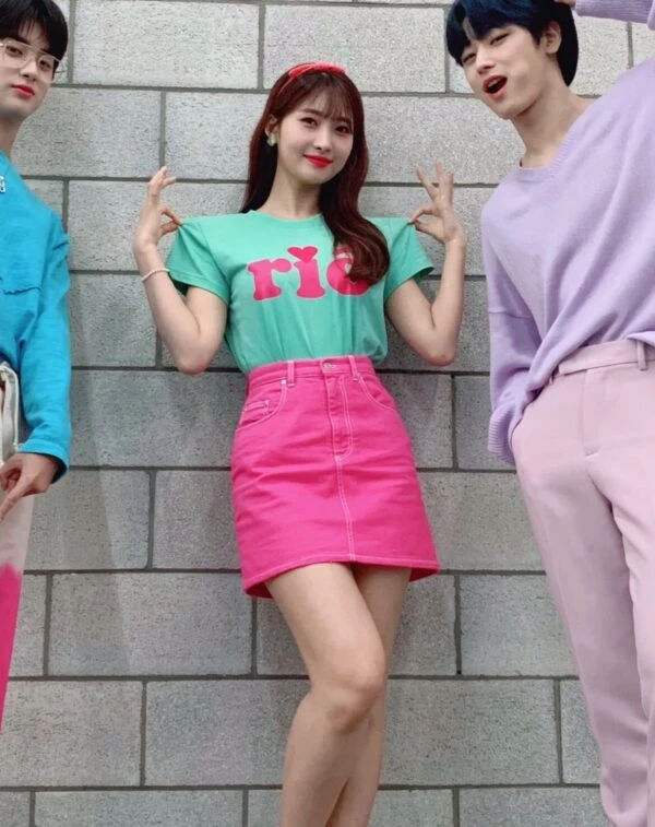 Pink Denim Mini Skirt | Sihyeon - Everglow 7 Pink Denim Mini Skirt | Sihyeon - Everglow - Image 5