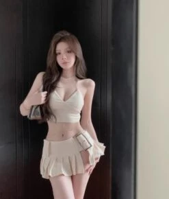 White Belted Pleated Micro Skirt | Chaeryeong - ITZY