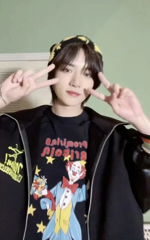 White Clown Print Oversized T-Shirt | Beomgyu - TXT 10 White Clown Print Oversized T-Shirt | Beomgyu - TXT - Image 8