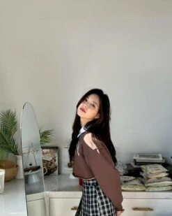 White Crop Shirt | Yuna - ITZY 41 White Crop Shirt | Yuna - ITZY -Amped Apparel White Crop Shirt Yuna ITZY 2 600x750 1