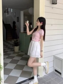 White Floral Pattern Lace Edge Skirt | Jisoo - BlackPink -Amped Apparel White Floral Pattern Lace Edge Skirt Jisoo BlackPink 20 1 600x797 1