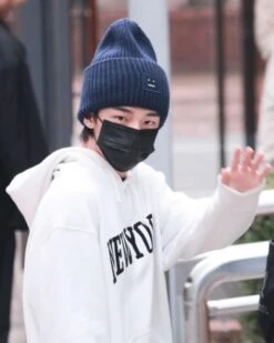 White New York Print Hoodie | Hyunjin - Stray Kids 13 White New York Print Hoodie | Hyunjin - Stray Kids -Amped Apparel White New York Print Hoodie Hyunjin Stray Kids Idol 1 600x750 1