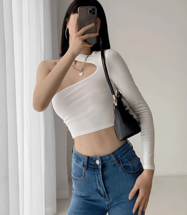 White One-Shoulder Asymmetrical Crop Top | Yeji - ITZY 5 White One-Shoulder Asymmetrical Crop Top | Yeji - ITZY - Image 3