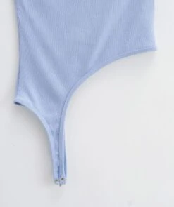 White One Shoulder Asymmetrical Edge Top | Chaewon - Le Sserafim -Amped Apparel White One Shoulder Asymmetrical Edge Top Chaewon Le Sserafim 5 600x716 1