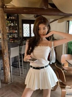 White Protruding Pleated Skorts | Haerin - NewJeans