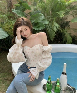 White Puffed Off-Shoulders Fishbone Top | Gahyeon - Dreamcatcher -Amped Apparel White Puffed Off Shoulders Fishbone Top Gahyeon Dreamcatcher 7 600x726 1