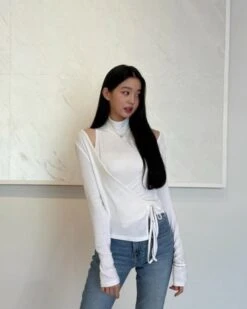 White Two-Piece Illusion Mock Neck Wrap Top | Wonyoung - IVE 10 White Two-Piece Illusion Mock Neck Wrap Top | Wonyoung - IVE -Amped Apparel White Two Piece Illusion Mock Neck Wrap Top Wonyoung IVE Idol 2 600x750 1
