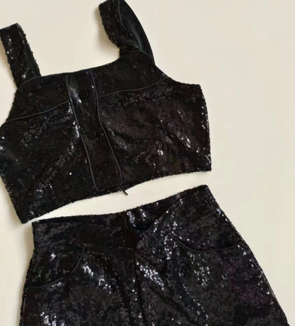 Black Shiny Crop Top | Wonyoung - IVE 5 Black Shiny Crop Top | Wonyoung - IVE - Image 3